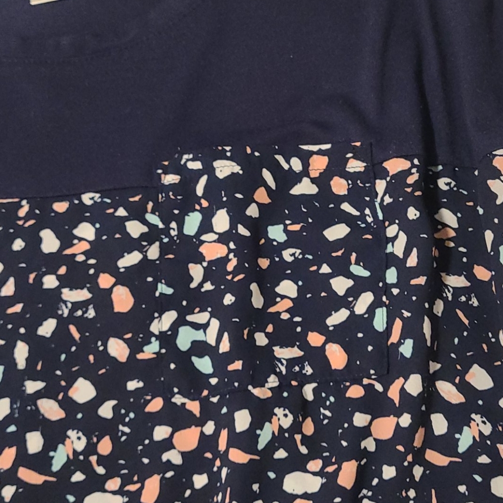Shirt - Picture 3 of 4